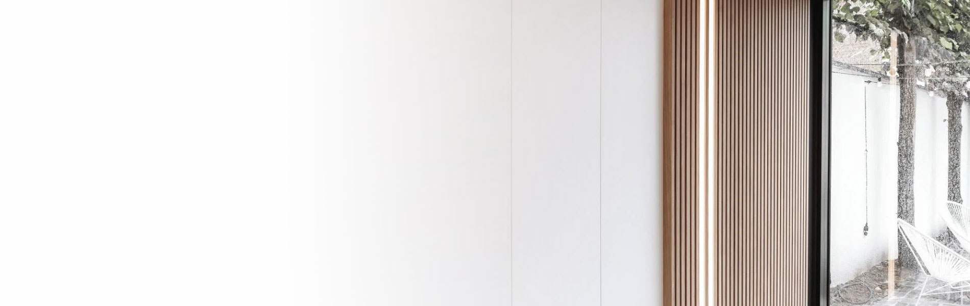 intérieur avec bardage en bois d'une extension de maison à Liège