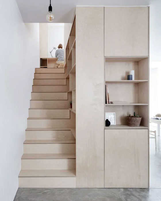 renovation de maison à Liège avec escalier et meuble sur mesure en bois