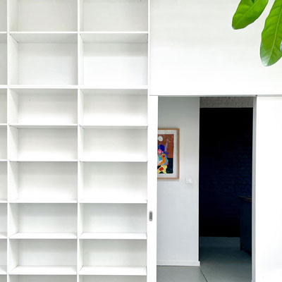 rénovation et création d'une bibliothèque sur mesure dans une maison à Liège