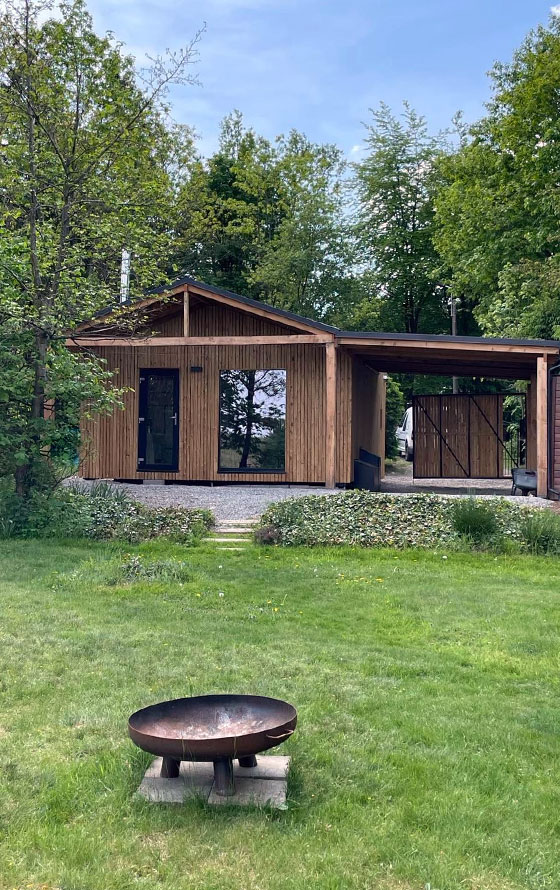 chalet en bois à Stavelot et brasero