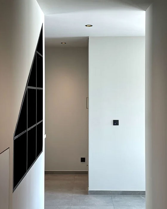 rénovation des murs d'un hall d'entrée et création d'un espace de rangement