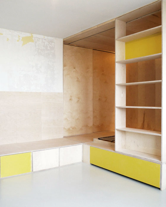 rénovation d'un studio à Bruxelles avec création de rangement sur-mesure en bois